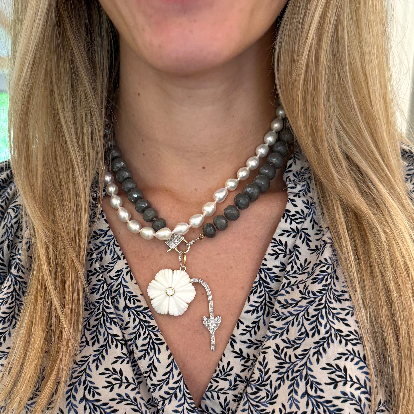 TRUNK-SHOW The Woods Agate Flower Pendant