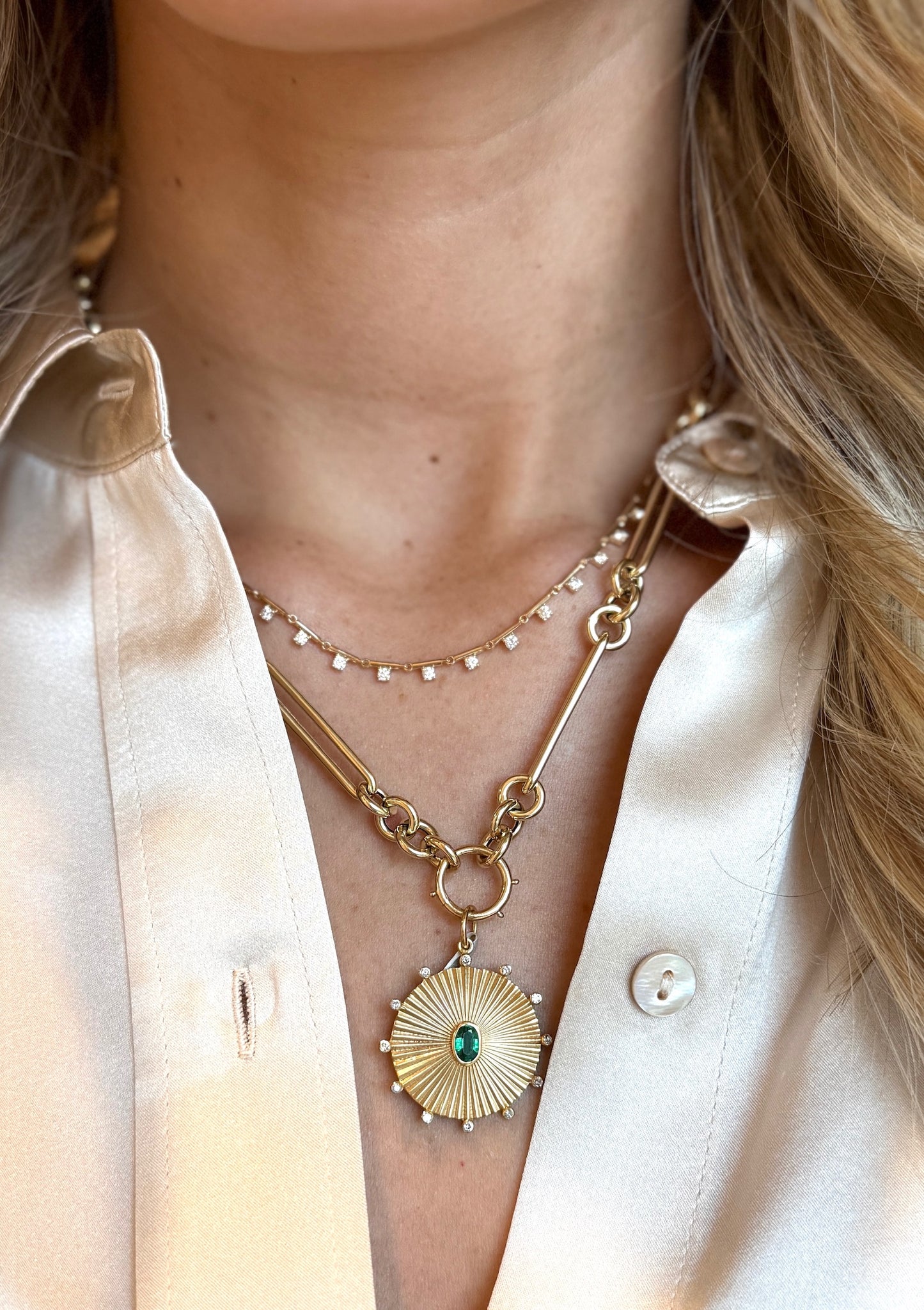 Vintage La Rose 14K Emerald Fluted Circle Pendant