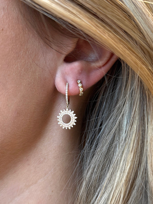 Vintage La Rose 14K Sunburst Huggie